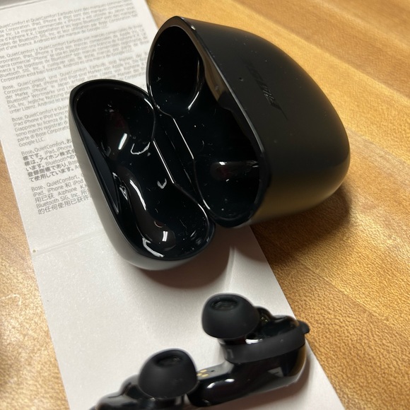 Noise canceling earbudsds - Picture 4 of 6